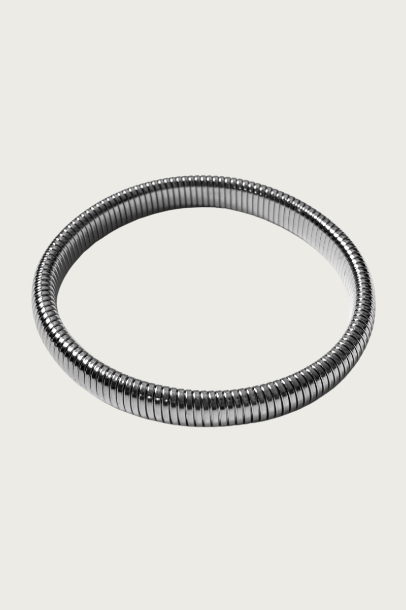 Zilverkleurige stretch armband van Fencyjewels – minimalistische roestvrijstalen bangle met elastisch design, glanzende afwerking en tijdloze stijl voor dames.
