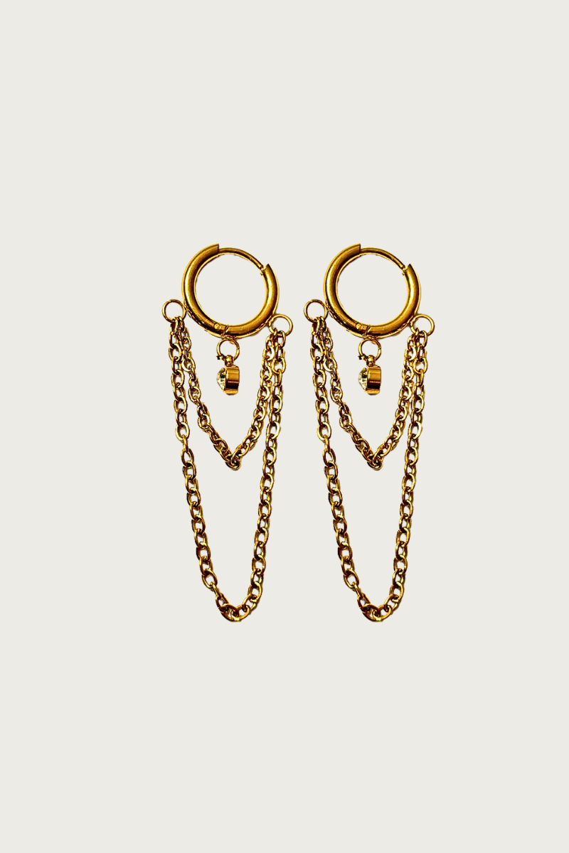 Goudkleurige chain oorbellen van Fencyjewels – moderne roestvrijstalen oorringen met dubbele kettingdetails, stoere en elegante statement look.