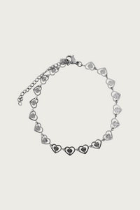 Zilveren armband met hartjes van Fencyjewels – elegante armband met subtiele hartvormige schakels, gemaakt van roestvrij staal.
