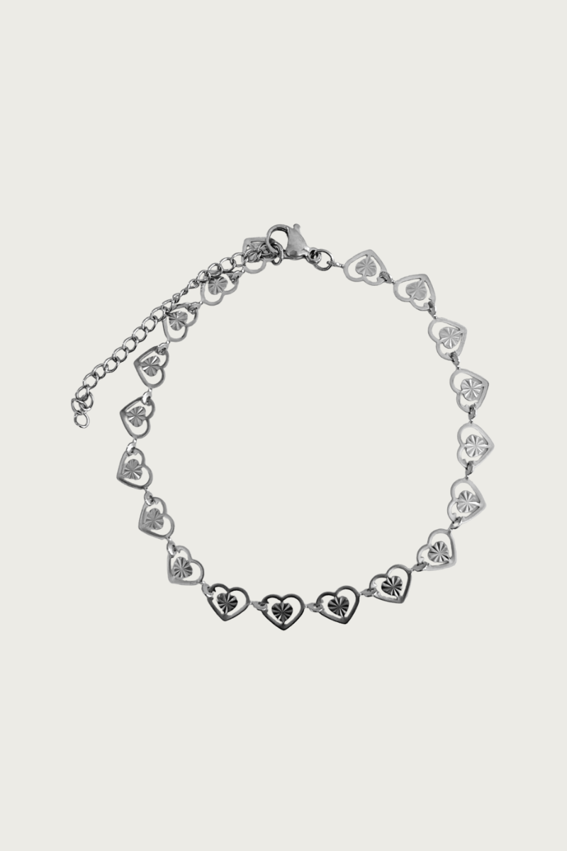 Zilveren armband met hartjes van Fencyjewels – elegante armband met subtiele hartvormige schakels, gemaakt van roestvrij staal.