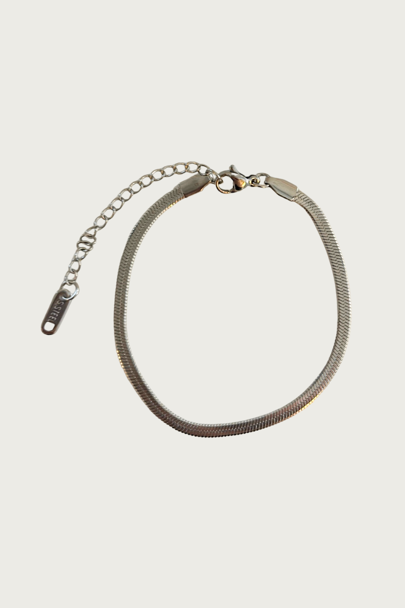 Zilverkleurige armband van Fencyjewels – elegante roestvrijstalen snake chain armband met verstelbare sluiting, tijdloos en perfect voor elke gelegenheid.