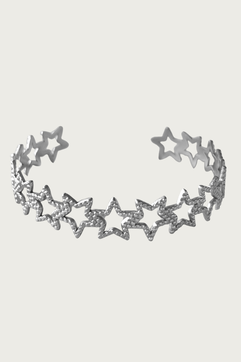 Zilveren sterrenarmband van Fencyjewels – elegante roestvrijstalen armband met open sterdesign, glanzende afwerking en speelse trendy uitstraling.