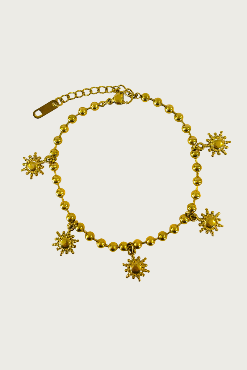 Gouden armband met zon bedeltjes van Fencyjewels – trendy armband met kleine zonvormige hangers, gemaakt van roestvrij staal.