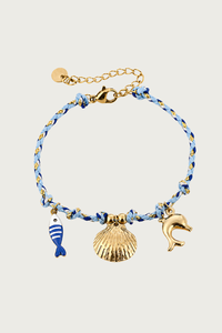 Ocean armband van Fencyjewels gedragen om de pols. Stijlvolle armband met maritieme details, perfect te combineren met andere sieraden.