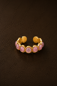 Gouden verstelbare Blush ring van Fencyjewels met roze bolletjes en een speels kleurrijk design.