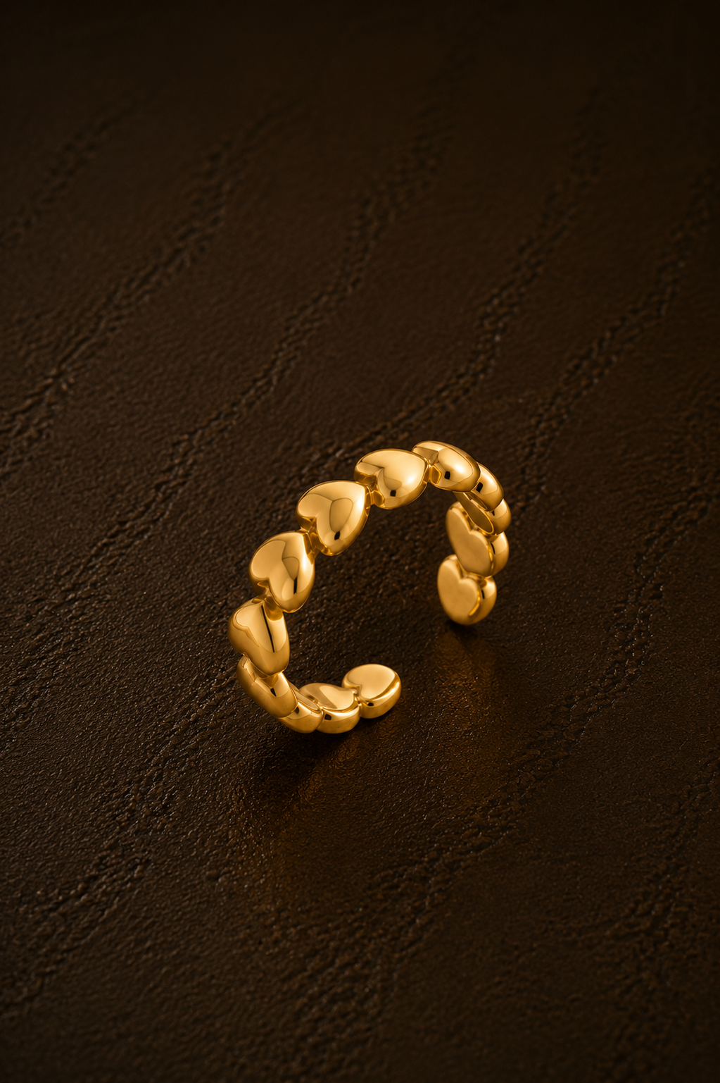 Gouden verstelbare Little hearts ring van Fencyjewels met kleine hartjes in een romantisch design.