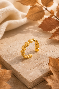 Gouden Little hearts ring van Fencyjewels met een verfijnd design van kleine hartjes rondom.