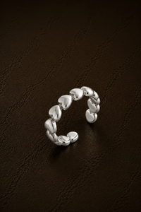 Zilveren verstelbare Little hearts ring van Fencyjewels met kleine hartjes in een romantisch design.