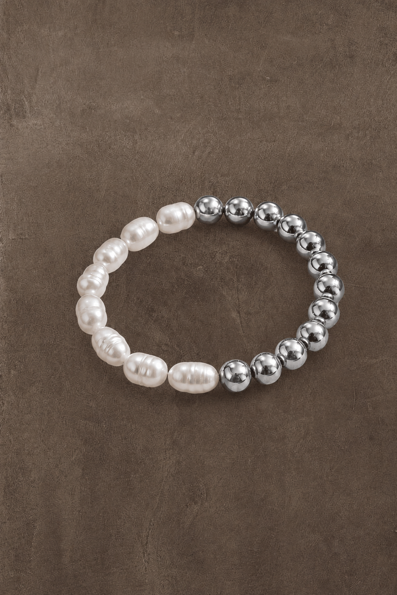 Pearl duo armband van Fencyjewels met witte parels en zilverkleurige stainless steel kralen.