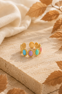 Gouden Sorbet ring van Fencyjewels met kleurrijke ovale details in zachte pasteltinten.