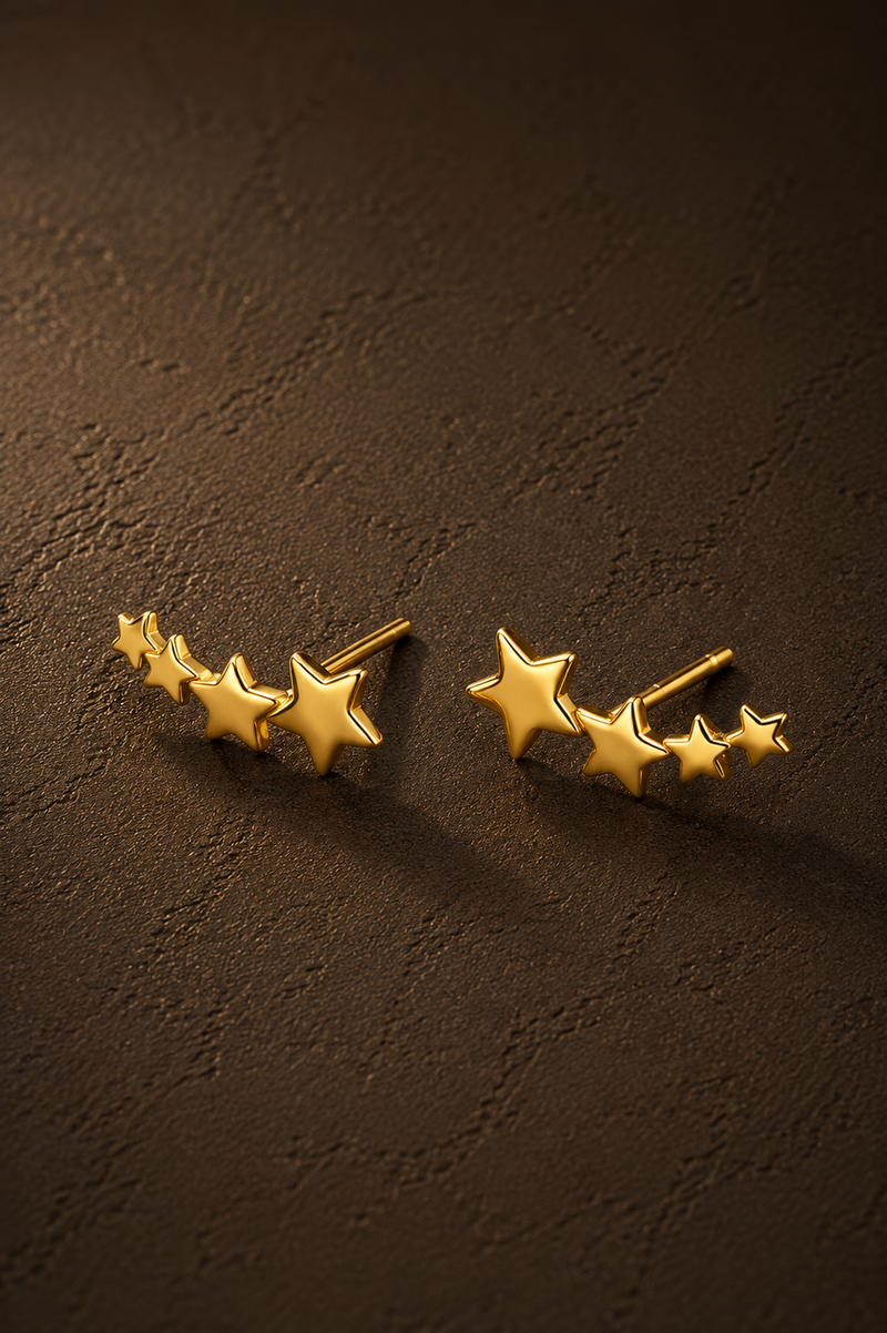 Gouden Starlight oorbellen van Fencyjewels met een speels design van meerdere kleine sterren.