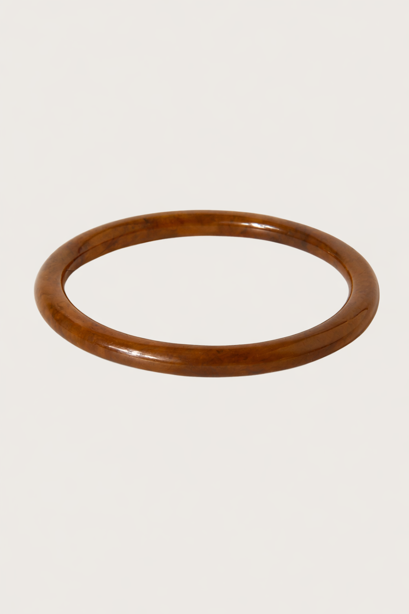 Bruine bangle armband van hars van Fencyjewels met minimalistisch design en comfortabele pasvorm.