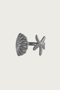 Zilvere Beachy Ring van Fencyjewels – stijlvolle roestvrijstalen ring met subtiel golvend design, perfect voor zomerse beachlooks en dagelijks gebruik.