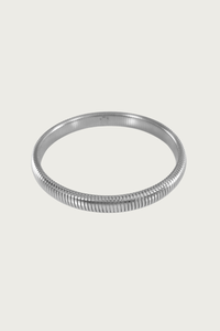 Zilveren rvs classy bangle van Fencyjewels, tijdloze zilveren armband die niet verkleurt.