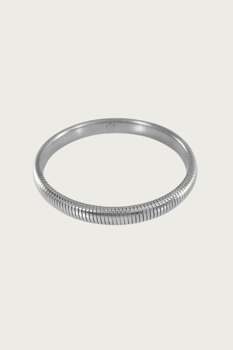 Zilveren rvs classy bangle van Fencyjewels, tijdloze zilveren armband die niet verkleurt.