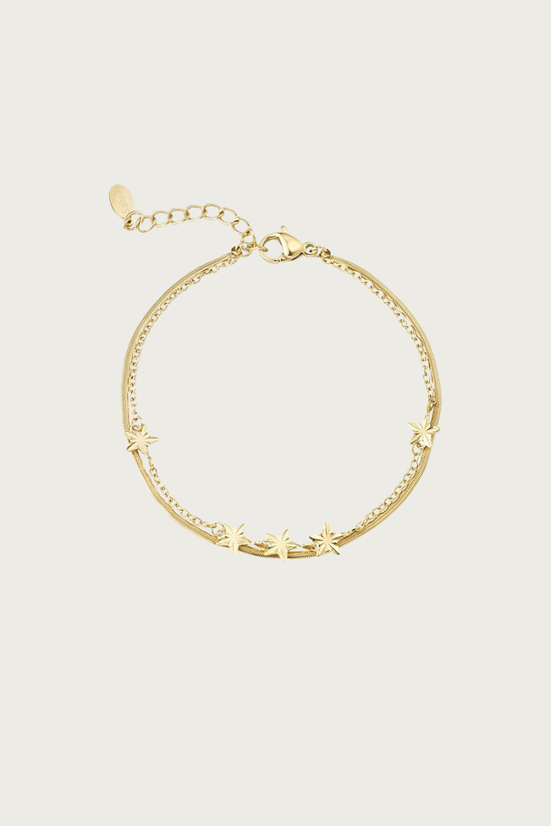 Dubbele gouden rvs armband met sterretjes van Fencyjewels, een minimalistisch en waterproof sieraad.