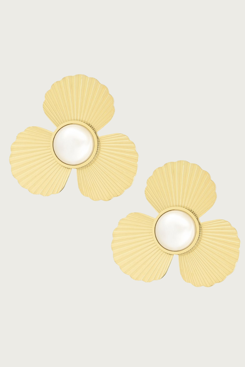 Gouden flower oorbellen van stainless steel van Fencyjewels, vrolijke bloemvormige studs die niet verkleuren.