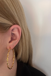 Gouden twisted oorring van Fencyjewels – elegante grote creool met gedraaide structuur, stijlvolle statement oorbel voor elke gelegenheid.