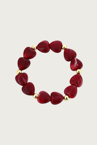 Hartjes armband rood van Fencyjewels met goudkleurige rvs details, een vrolijk en kleurrijk sieraad.