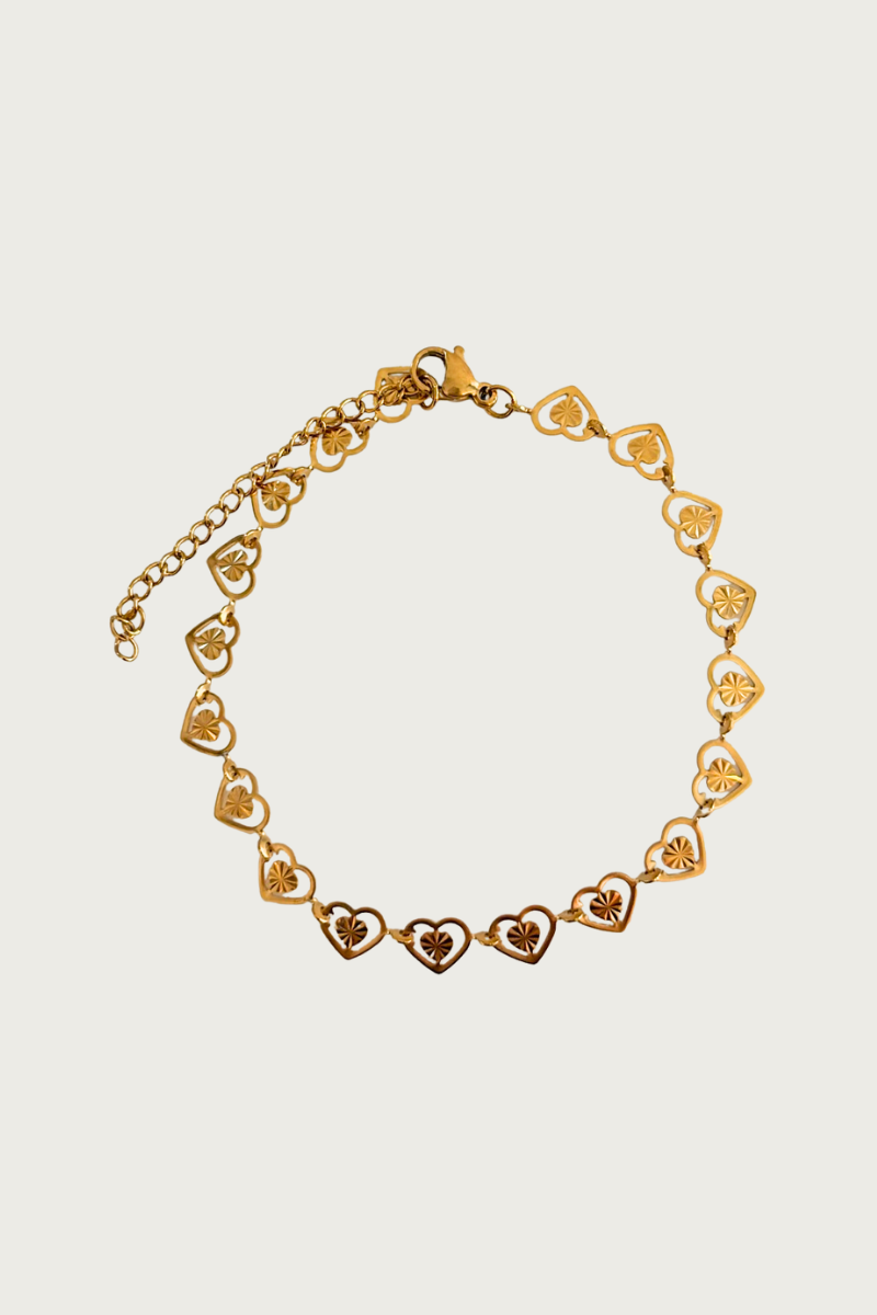 Gouden armband met hartjes van Fencyjewels – elegante armband met subtiele hartvormige schakels, gemaakt van roestvrij staal.