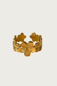 Goudkleurige bloemenring van Fencyjewels – verstelbare roestvrijstalen ring met gegraveerde bloemmotieven, elegant en vrouwelijk design voor elke look.