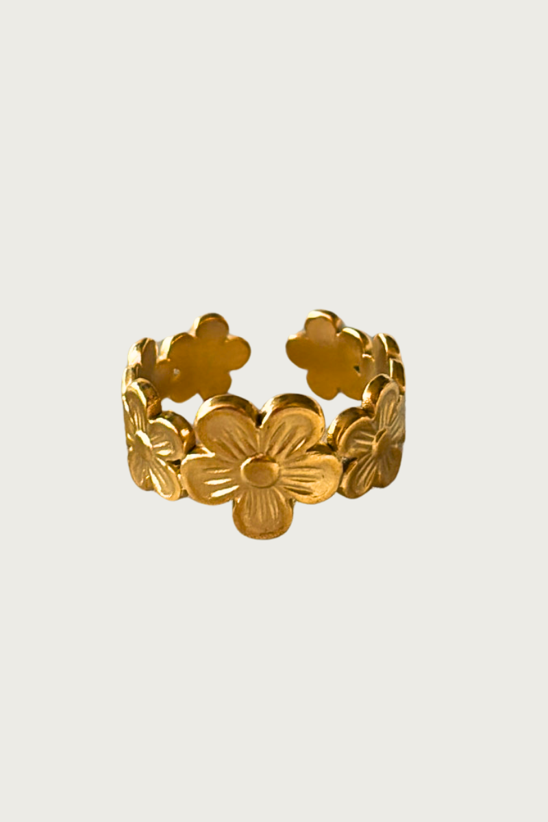Goudkleurige bloemenring van Fencyjewels – verstelbare roestvrijstalen ring met gegraveerde bloemmotieven, elegant en vrouwelijk design voor elke look.