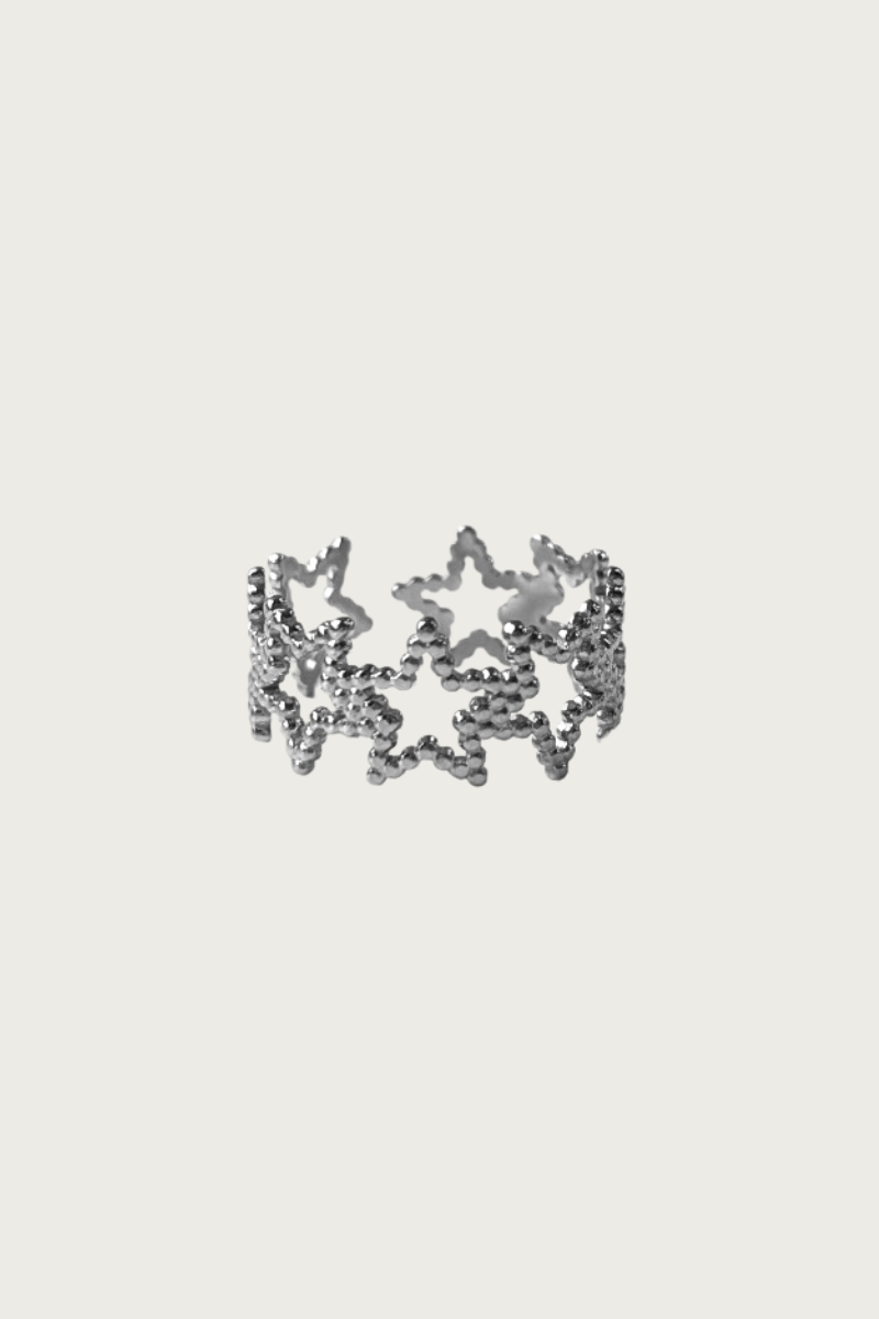 Zilverkleurige sterrenring van Fencyjewels – verstelbare roestvrijstalen ring met open sterdesign, glanzende afwerking en speelse trendy uitstraling.