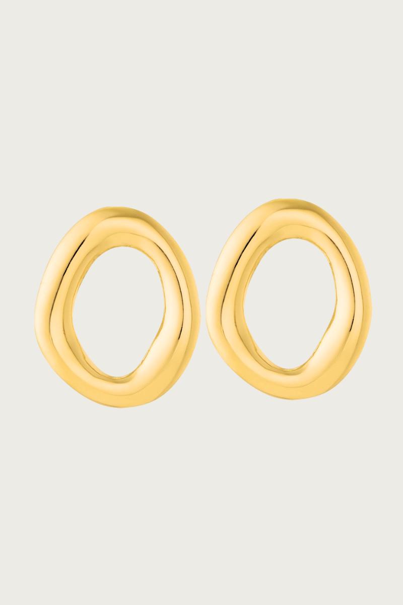 Gouden ronde cirkel oorbellen van stainless steel van Fencyjewels op een witte achtergrond, verkleuren niet en zijn waterproof.