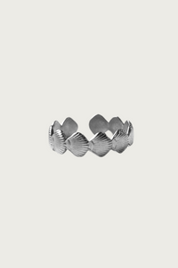 Zilveren schelpenring van Fencyjewels – verstelbare ring met schelpmotief, beachy boho stijl, roestvrij staal, zomerse look.
