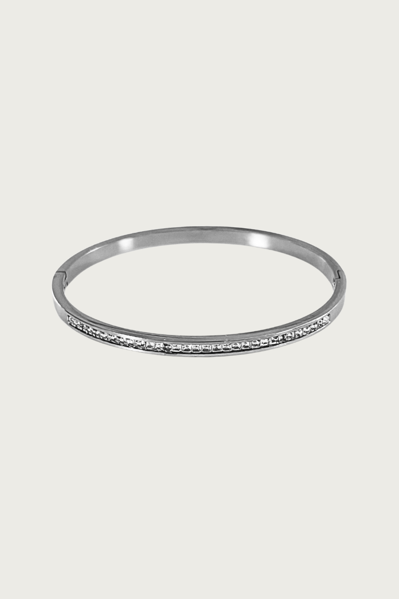 Zilveren sparkling bangle van stainless steel van Fencyjewels, een luxe zilveren armband die altijd blijft glanzen.