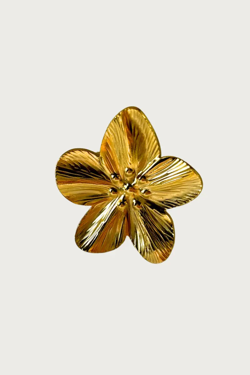 Gouden bloem oorbel van Fencyjewels – minimalistische flower stud, roestvrij staal, elegante gouden sieraden.