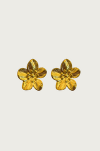 Goudkleurige bloem oorbellen van Fencyjewels – studs in de vorm van een bloem met glanzende afwerking, tijdloos en elegant design.