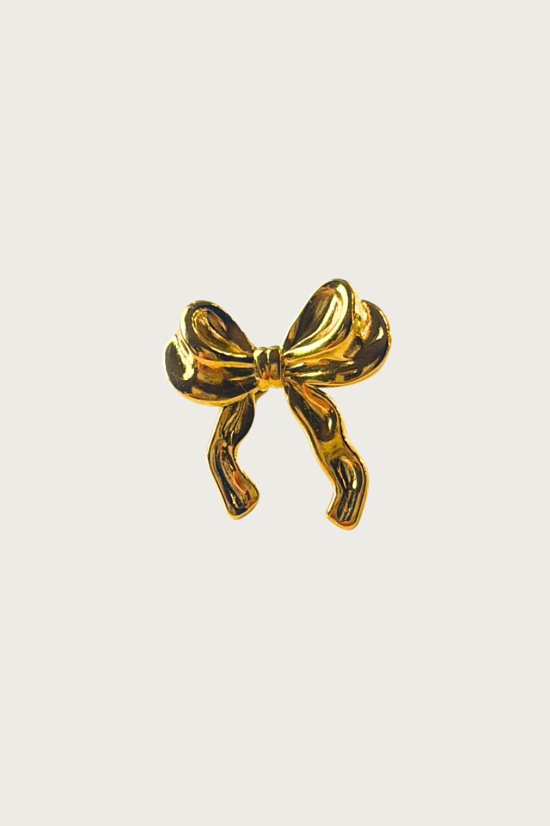 Gouden strik oorbel van Fencyjewels – stijlvolle bow stud, glanzende gouden oorbel met vrouwelijke touch, roestvrij staal.