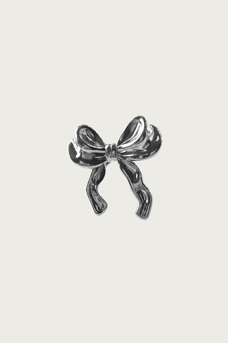 Zilveren strik oorbel van Fencyjewels – stijlvolle bow stud, glanzende gouden oorbel met vrouwelijke touch, roestvrij staal.