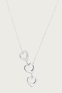 Triple love ketting zilvermet drie hartjes van stainless steel van Fencyjewels, een romantisch en waterproof sieraad.