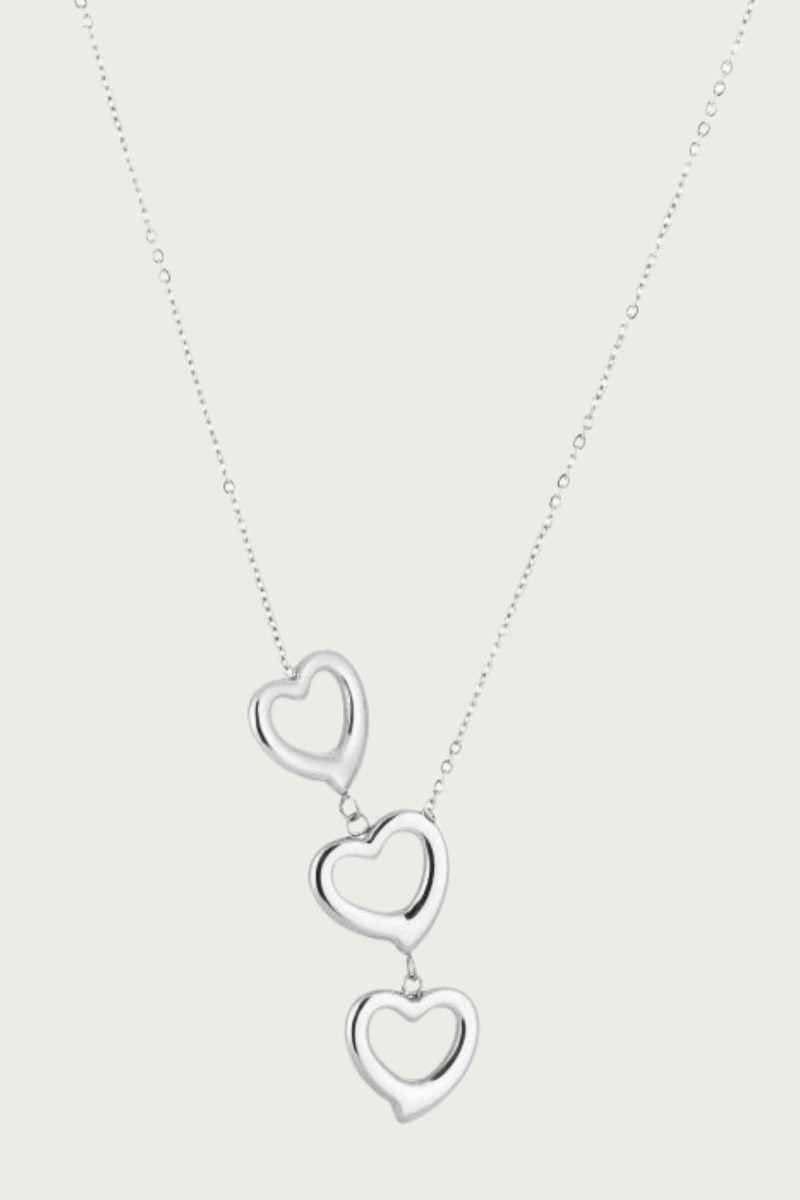 Triple love ketting zilvermet drie hartjes van stainless steel van Fencyjewels, een romantisch en waterproof sieraad.