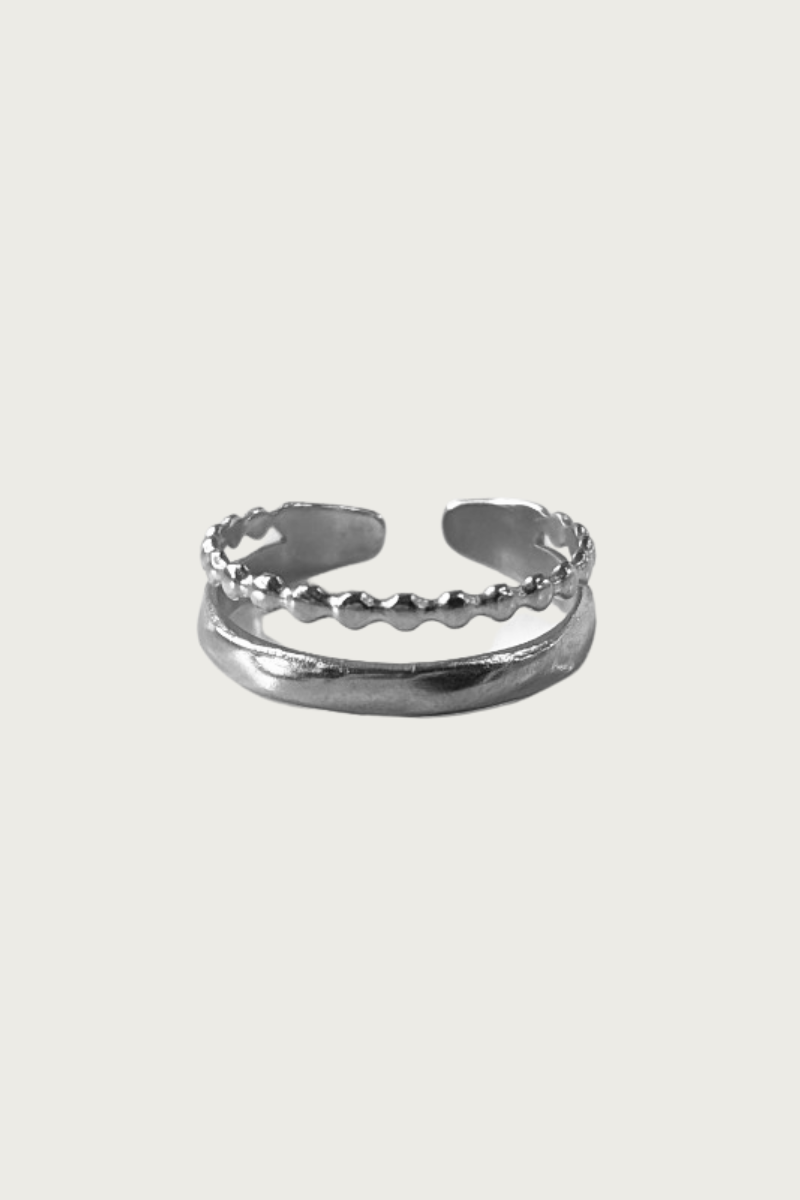 Zilverkleurige dubbele ring van Fencyjewels – verstelbare roestvrijstalen ring met twee lagen, glanzende afwerking en minimalistisch elegant design.