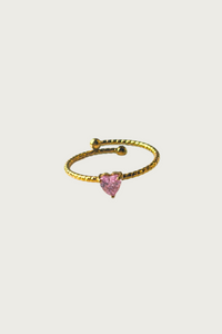 Gouden ring met roze hartje van Fencyjewels – verstelbare ring met roze steentje in hartvorm, elegante en romantische sieradenstijl.