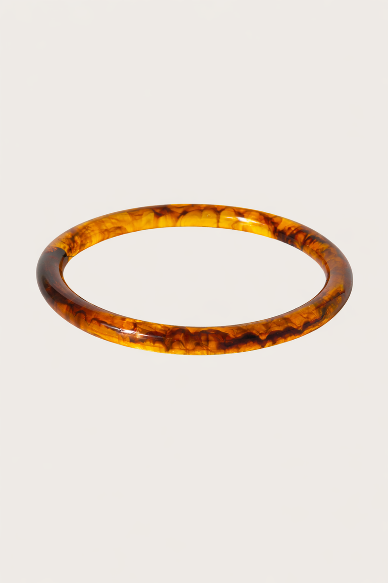 Goudbruine bangle armband met kleurverloop van hars van Fencyjewels, stevige armband met warme tinten.