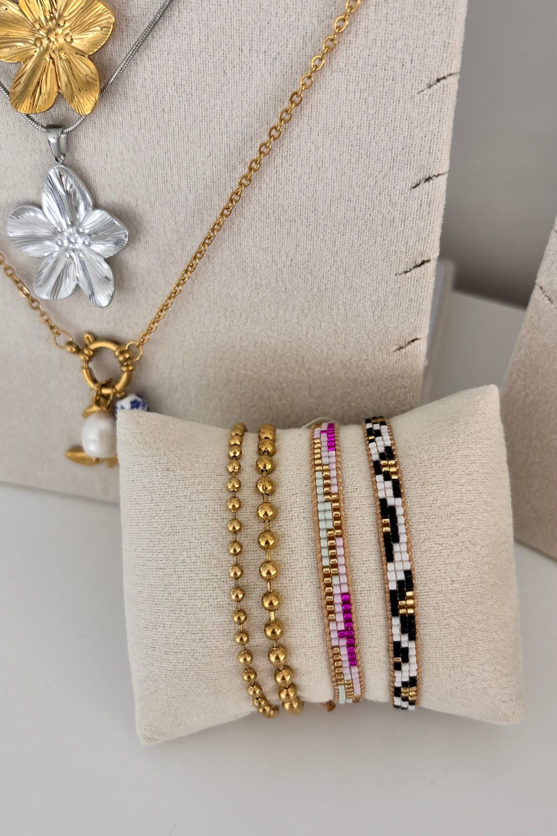 Fencyjewels armbanden en kettingen – gouden stainless steel sieraden met kralen en bloemenbedels, trendy en betaalbaar, perfect voor een stijlvolle look.