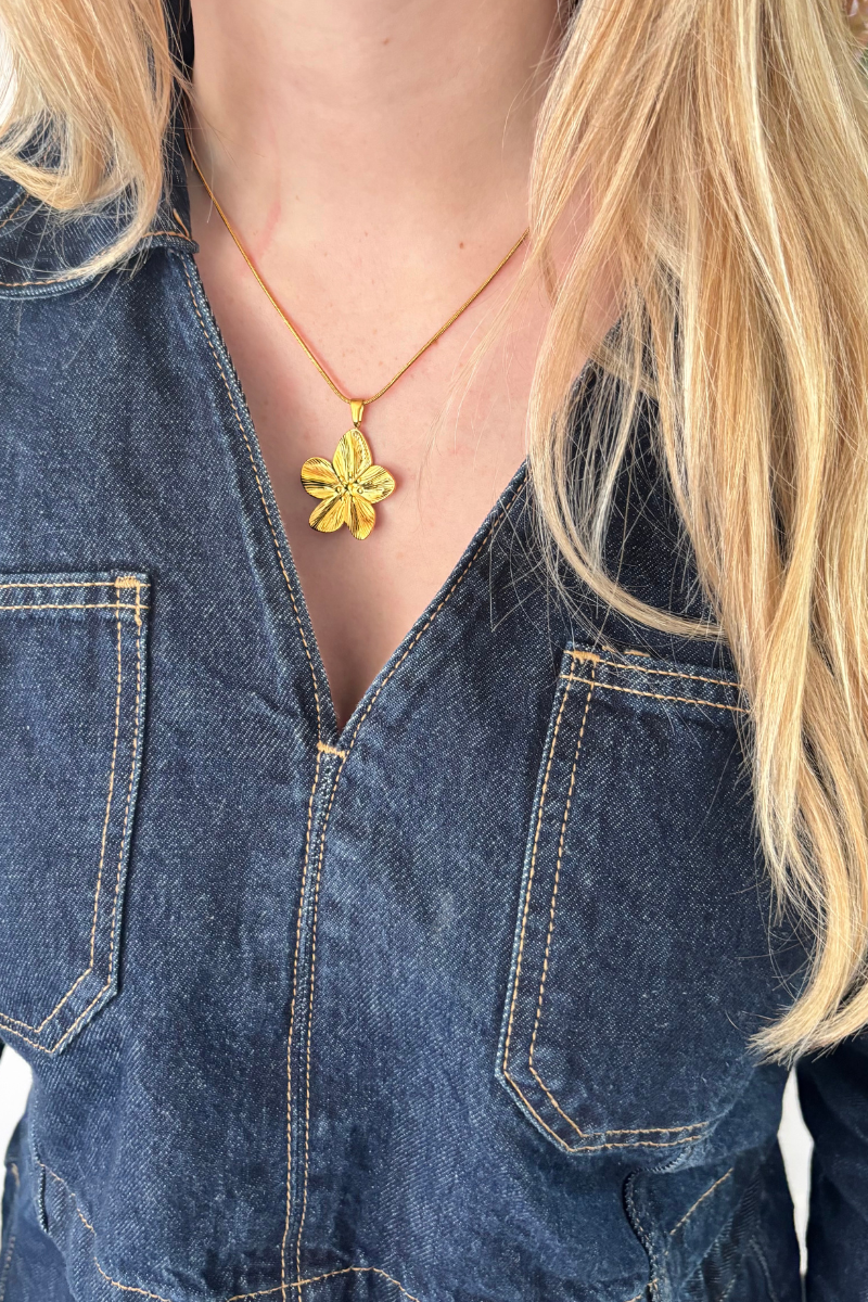 Fencyjewels gouden bloemketting – stijlvolle damesketting met grote bloemhanger, elegant design dat warmte en luxe uitstraalt, ideaal voor elke gelegenheid.