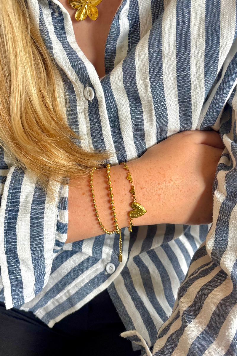 Fencyjewels gouden armbanden met hartbedel en kralen. Trendy gold plated damesarmbanden, perfect te combineren voor een elegante en zomerse look.