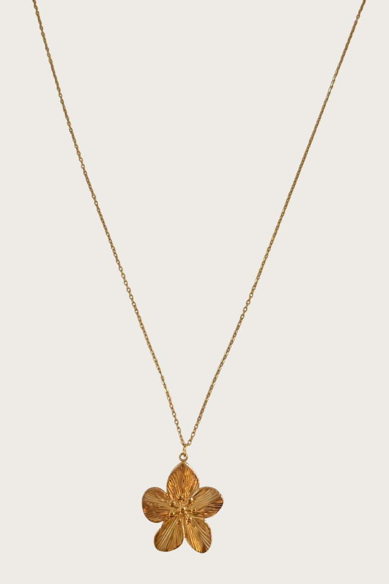 Fencyjewels gouden ketting met bloem hanger. Elegante gold plated damesketting met grote bloemvormige bedel – stijlvolle en tijdloze sieraden van Fencyjewels.