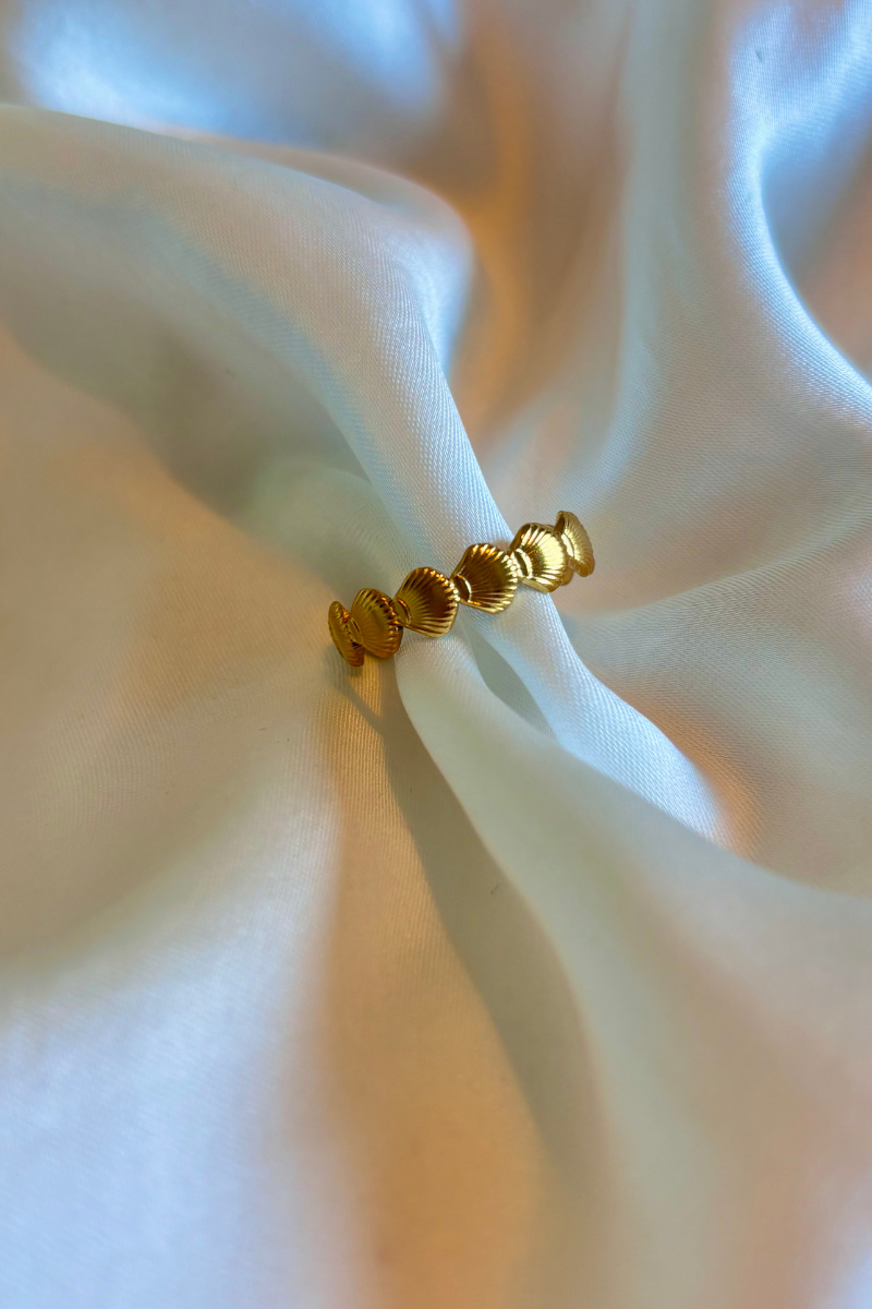 Fencyjewels gouden schelpen ring – stijlvolle damesring met zomerse schelpdetails, gold plated ring geïnspireerd op het strand en de oceaan, perfect voor een elegante zomerlook.