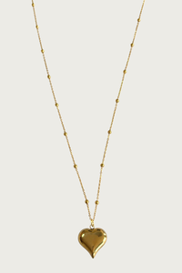 Lange hart ketting van Fencyjewels met goudkleurige hart hanger en fijne schakels. Elegante ketting van stainless steel, perfect voor een vrouwelijke en tijdloze look.