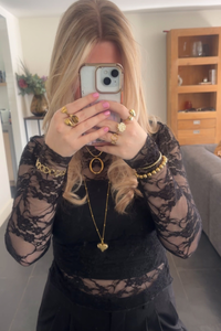 Lange hart ketting van Fencyjewels gecombineerd met outfit. Trendy ketting met hartje die zorgt voor een vrouwelijke en elegante look.