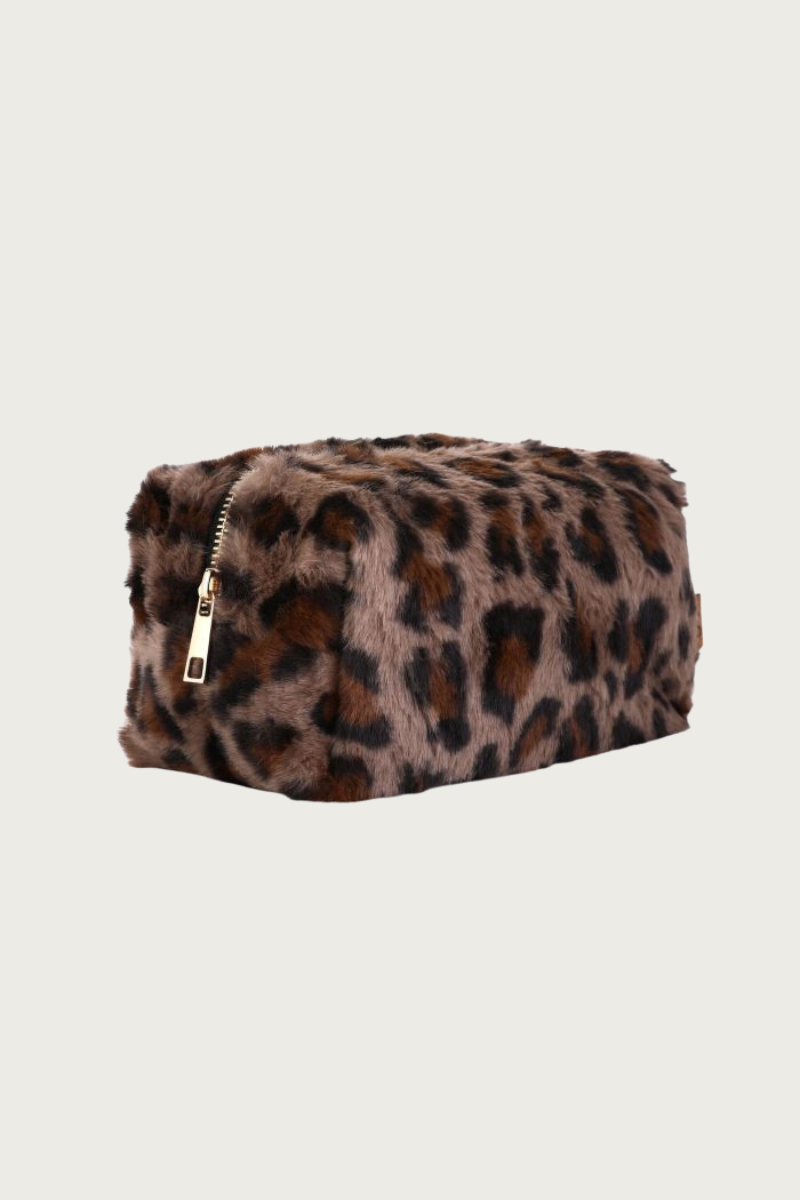 Panter toilettasje van Fencyjewels met luipaardprint. Compact tasje voor make-up en accessoires, stijlvol en praktisch voor dagelijks gebruik.