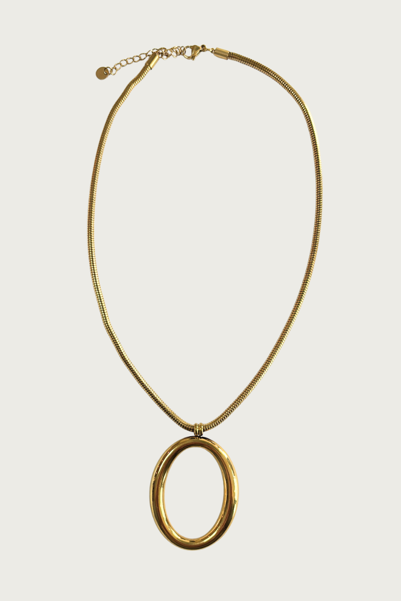 Round circle ketting van Fencyjewels met ronde hanger in goudkleur. Minimalistische ketting van stainless steel, waterproof en perfect voor een tijdloze look.