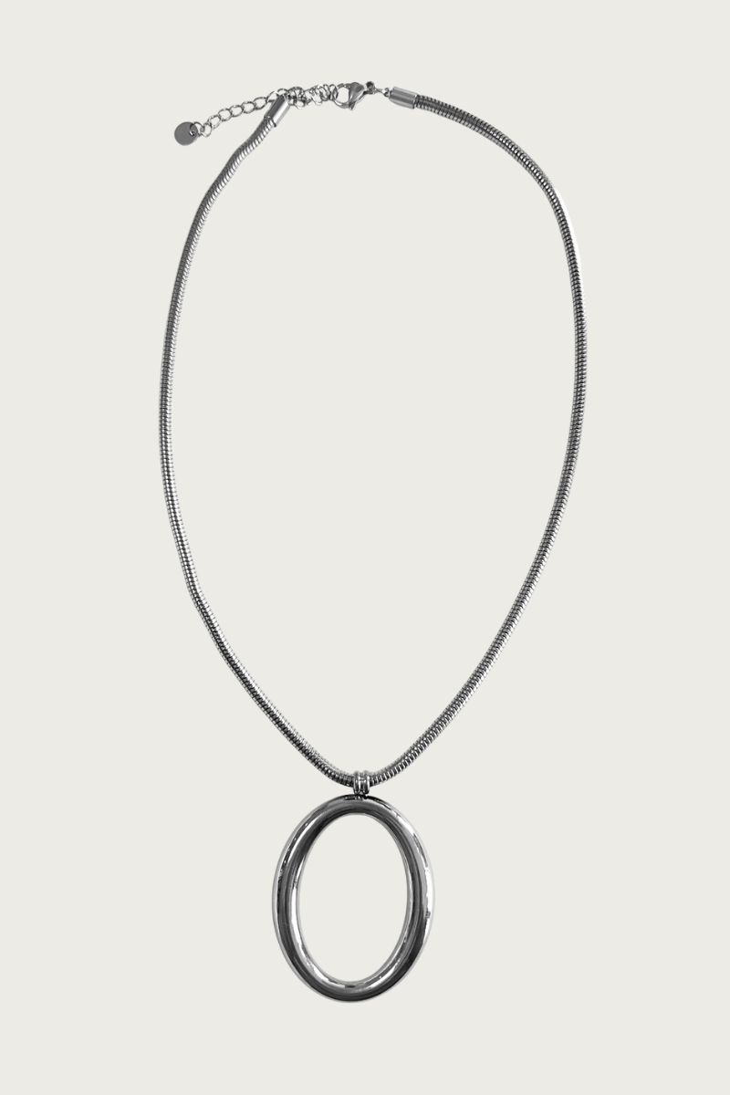 Round circle ketting van Fencyjewels met ronde hanger in zilverkleur. Stijlvolle en minimalistische ketting van stainless steel, geschikt voor dagelijks gebruik.